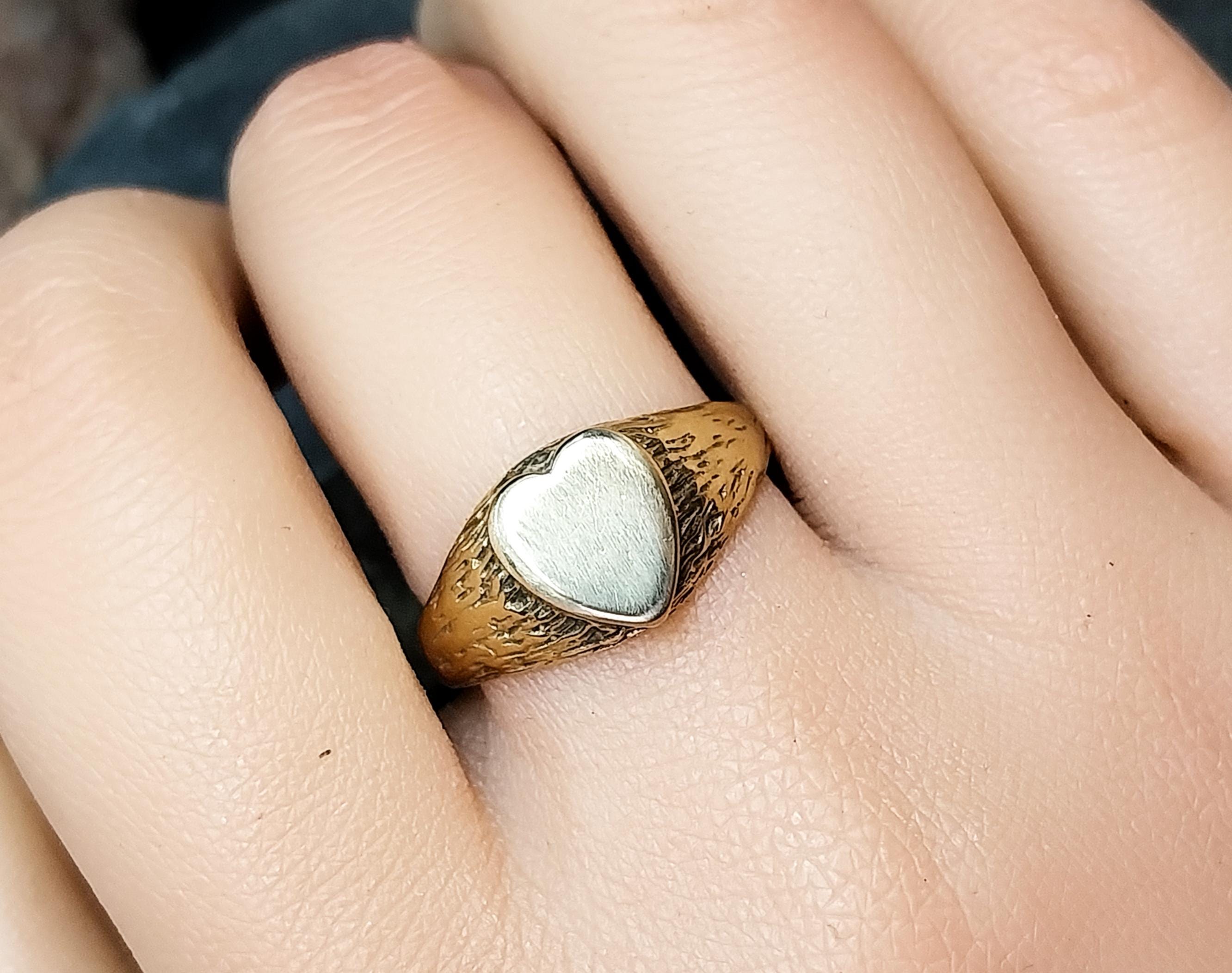 Vintage 9ct GOLD Heart Signet Ring - Size uk S (us 9) - 3.5g