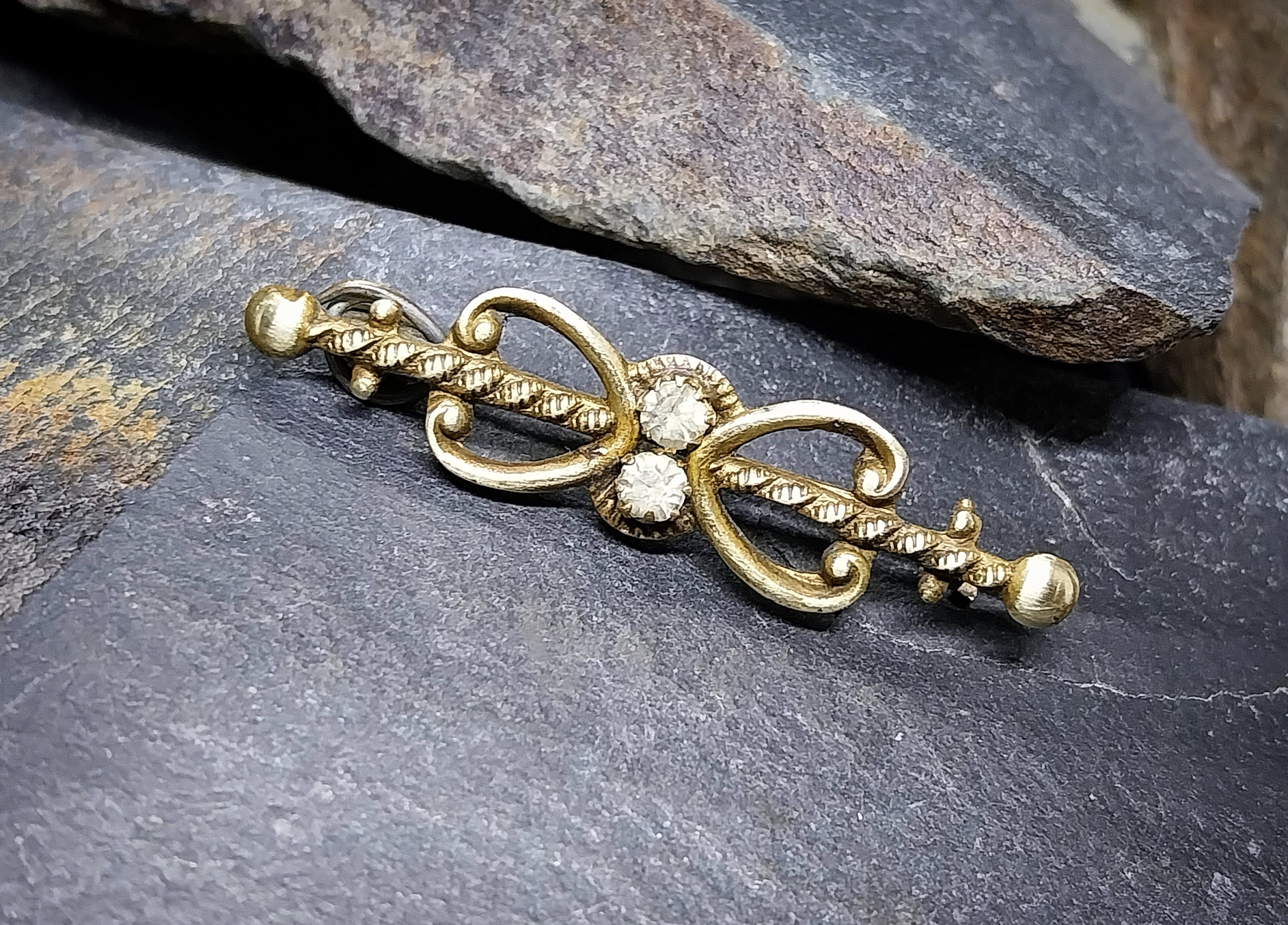 Victorian BOW BROOCH - pinchbeck with Paste Stone - 3.3g