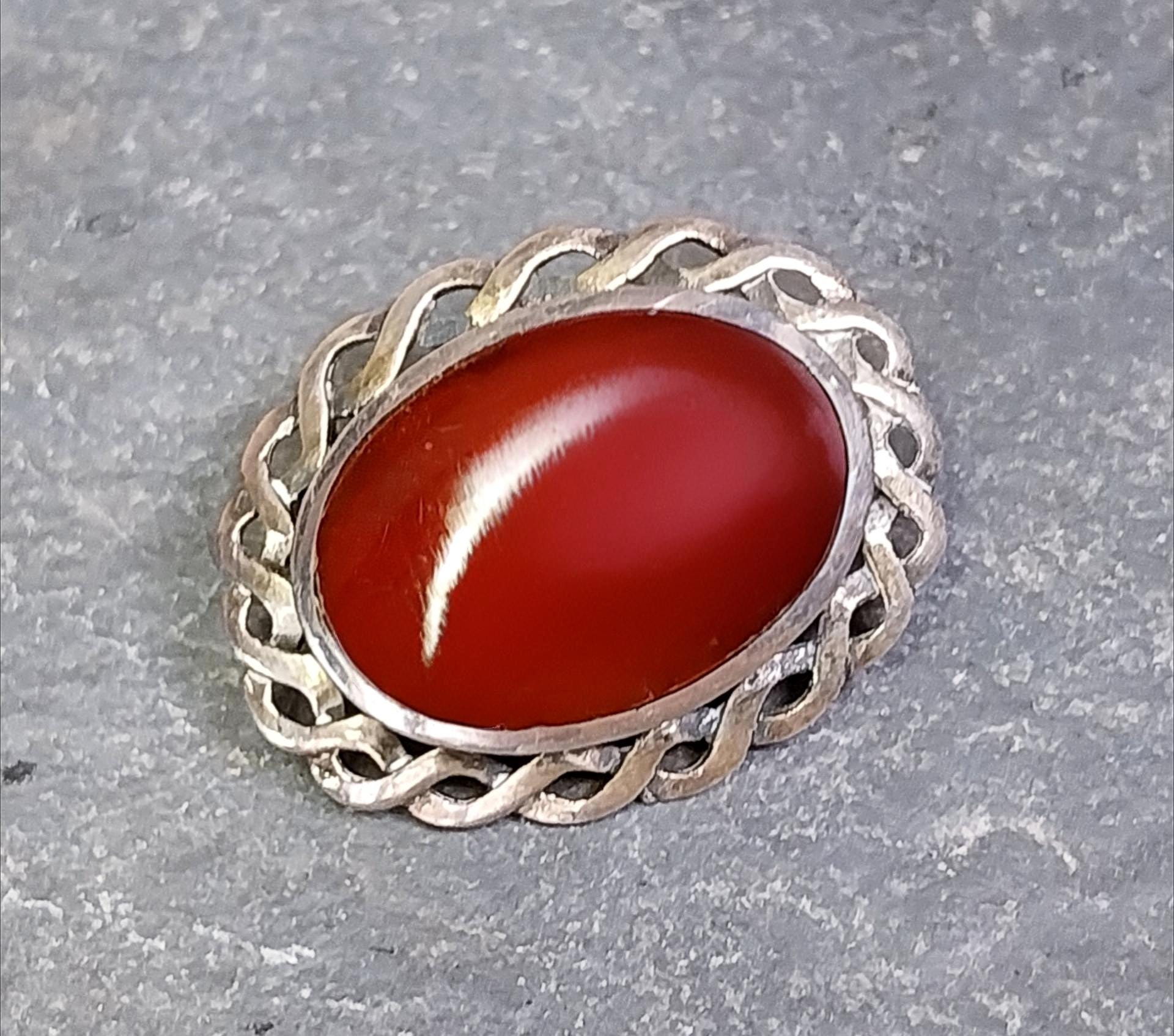 Vintage Sterling Silver Vibrant red Carnelian Brooch - 5.6g