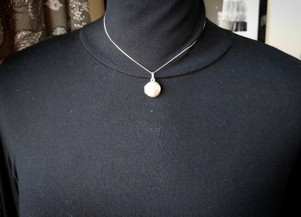 Vintage Small SILVER LOCKET - Circular on 16" Chain - 2.5g