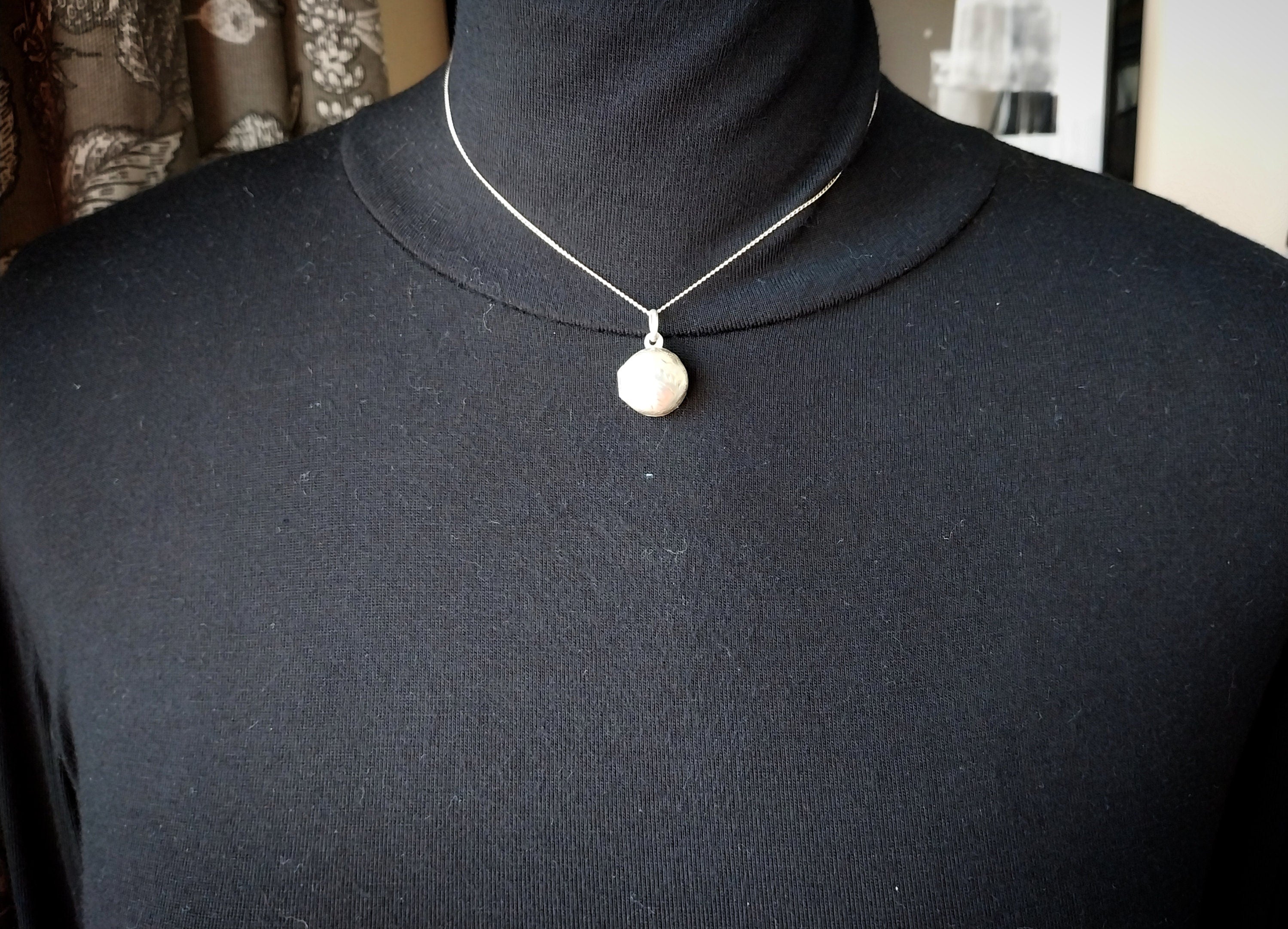 Vintage Small SILVER LOCKET - Circular on 16" Chain - 2.5g