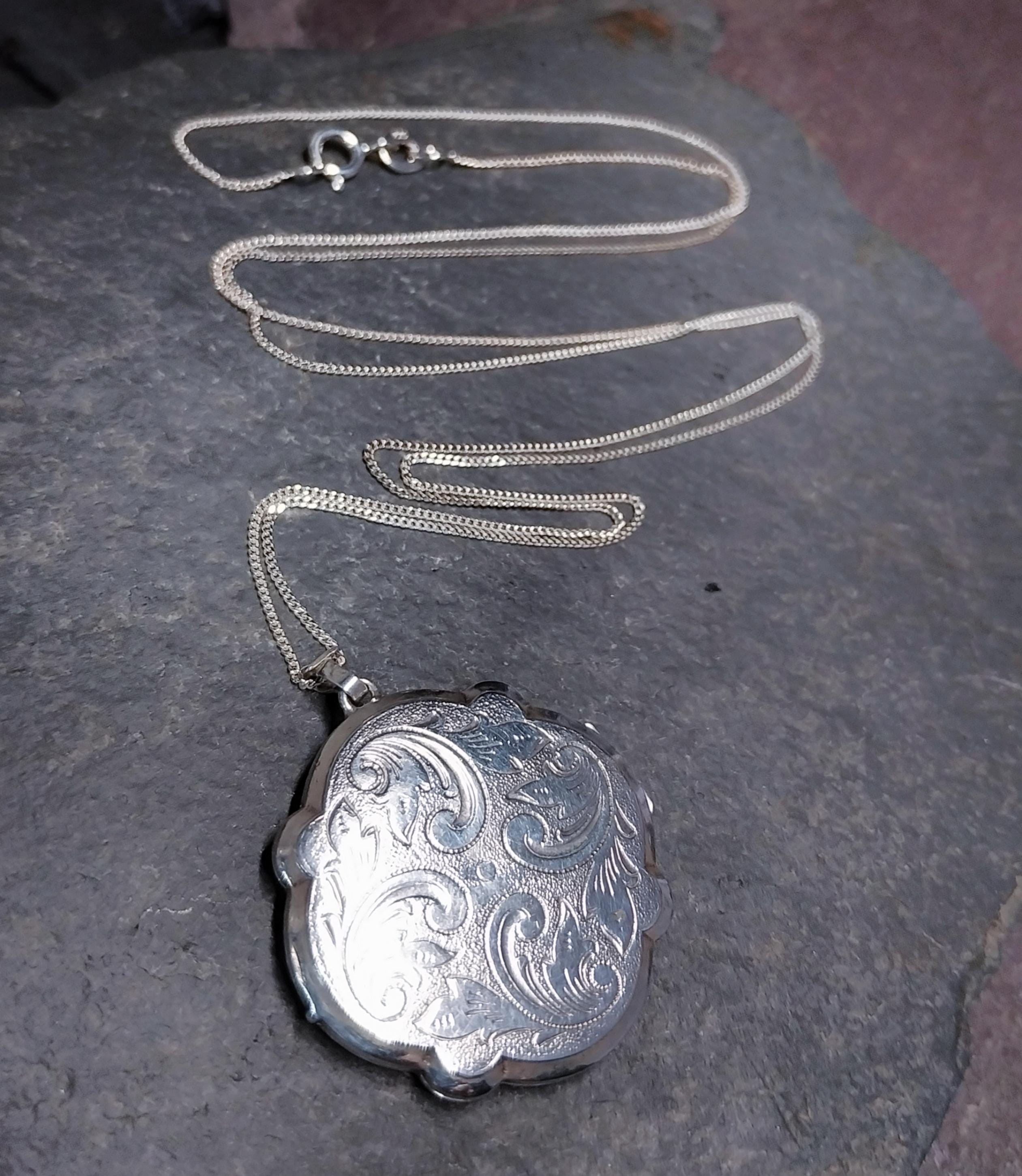 Sterling Silver LOCKET Circular with scalloped edge, Large on 24" Chain - 10.9g