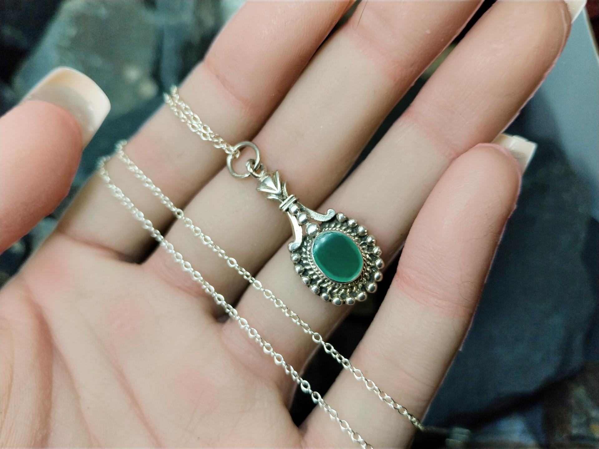Sterling Silver Green Gemstone Necklace Pendant Drop - on 18" chain - 3.9g