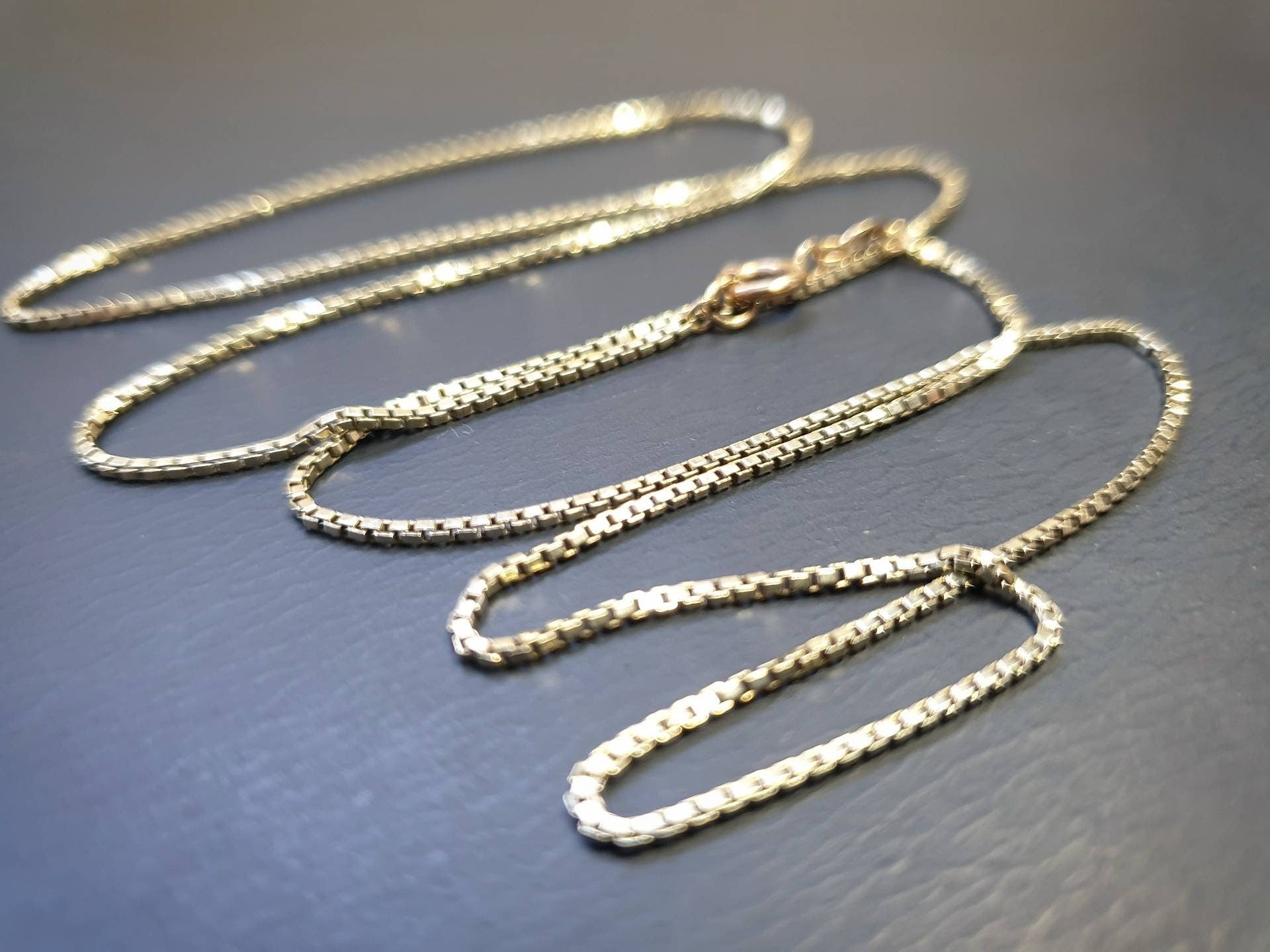 9ct GOLD CURB Style CHAIN Necklace - 21" Very Long - Hallmarked - 3.6g