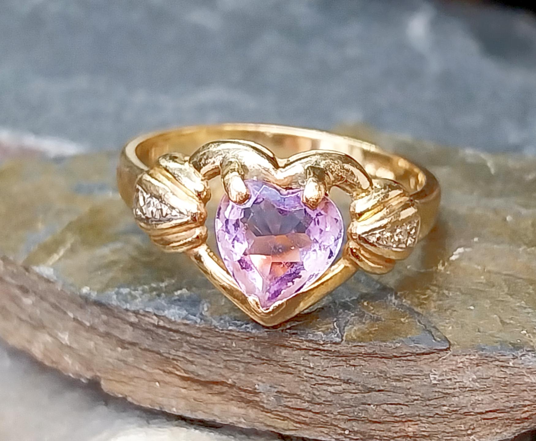 18ct GOLD RING with Purple Amethyst & Diamonds - Size uk Q (us 8) - 3.1g