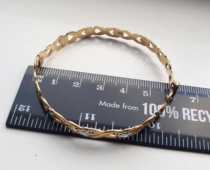 Vintage 9ct Rolled GOLD BANGLE with White Flowers - 6.9g