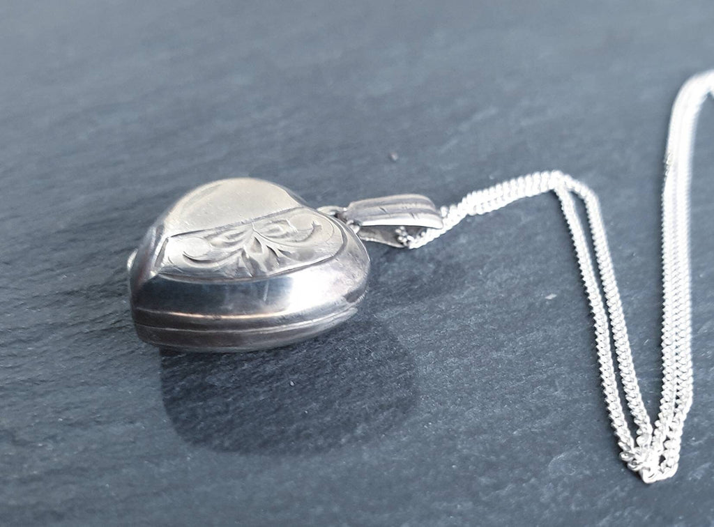 Vintage SILVER HEART Locket Necklace - Pretty Engraving circa 1979 on 18" chain - 3.1g