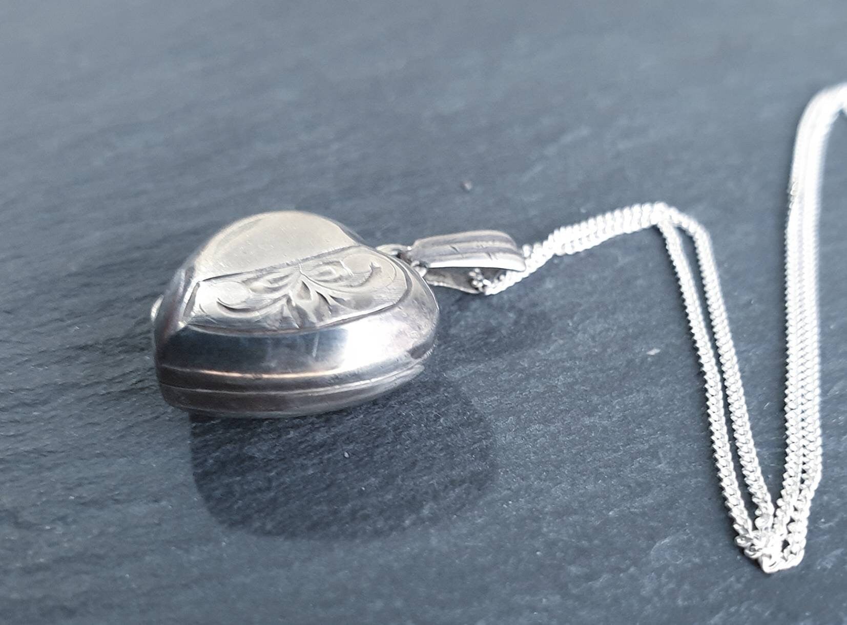 Vintage SILVER HEART Locket Necklace - Pretty Engraving circa 1979 on 18" chain - 3.1g