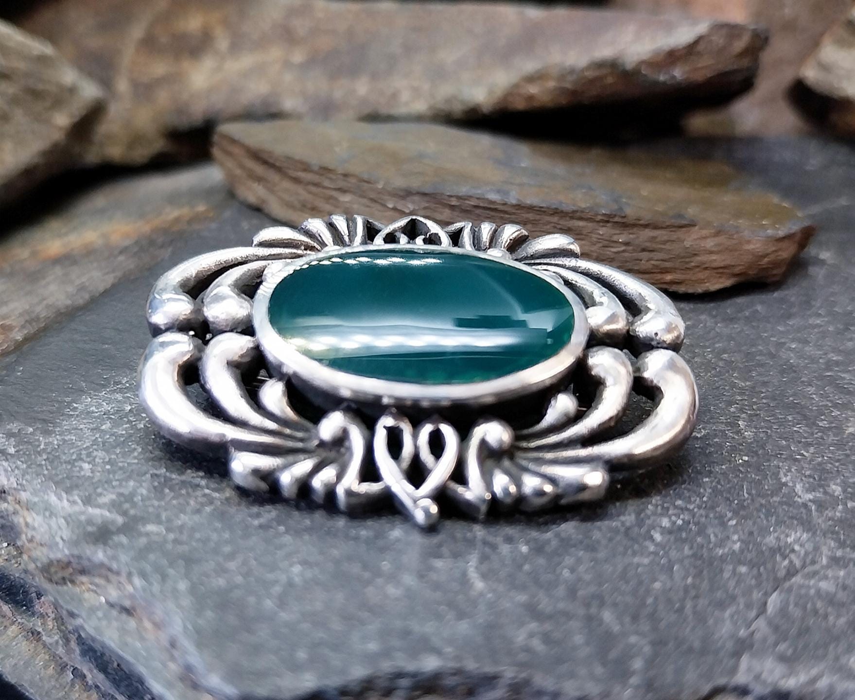 Vintage Celtic SILVER Brooch - with Green Agate - Malachite - 10.6g