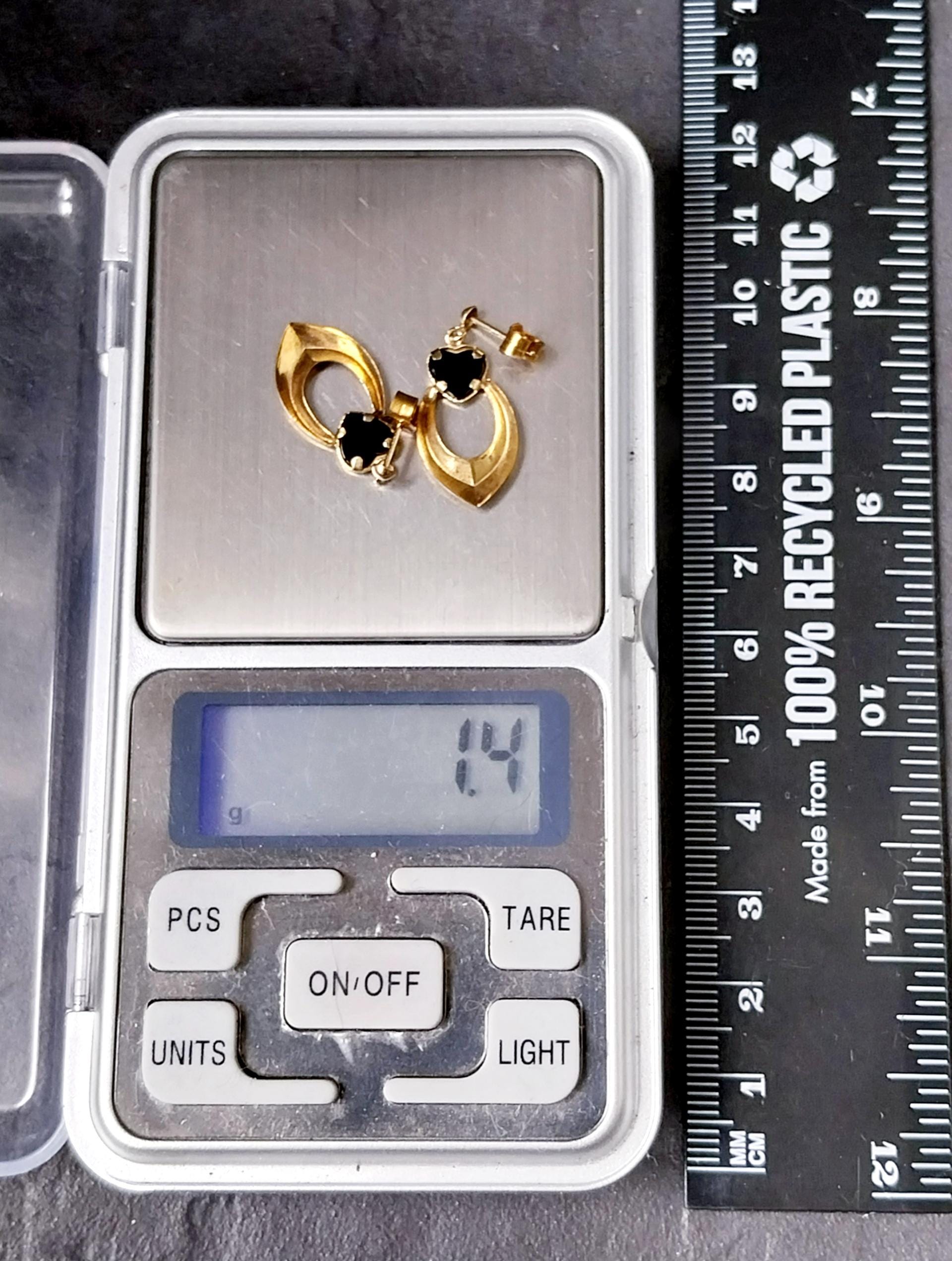 Vintage 9ct Gold EARRINGS with Black Onyx Heart - Dangling - 1.4g