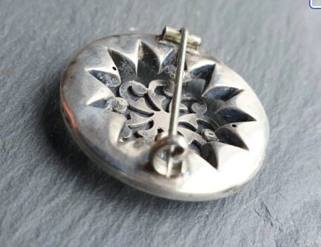 ANTIQUE SILVER BROOCH - Moving centre Spiral Star - Victorian 5.3g