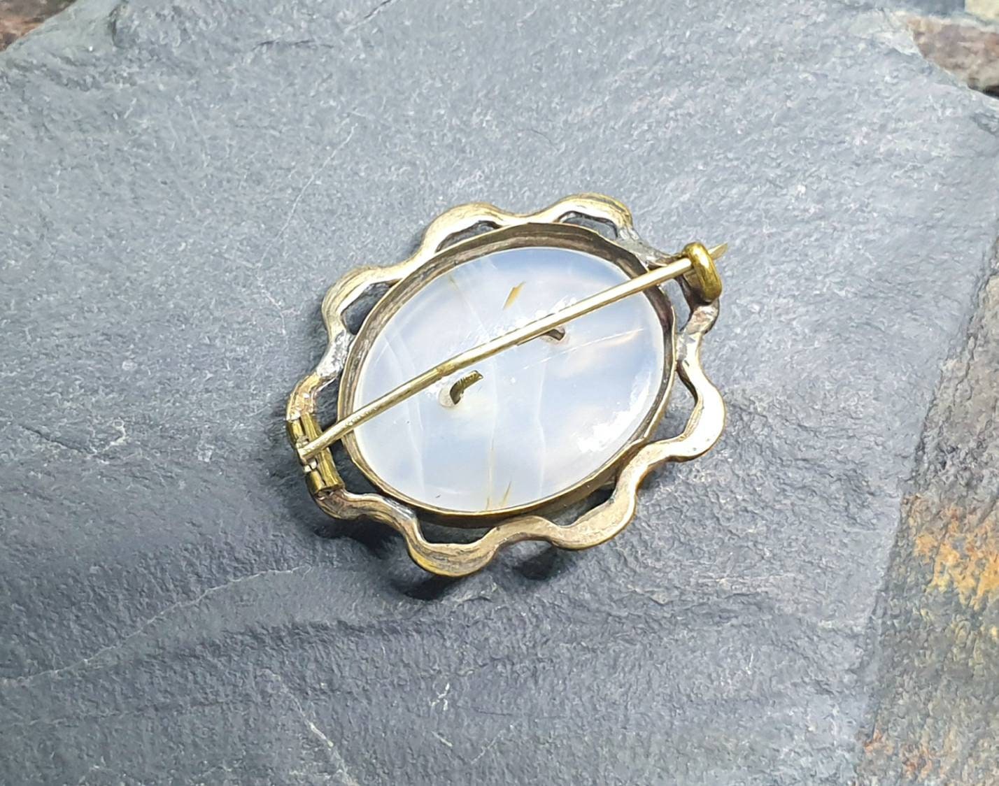 ANTIQUE VICTORIAN BROOCH - Chalcedony, Turquoise and Garnet - 7.5g