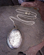 Sterling SILVER LOCKET - with Large Oval Rope Border on 20" Chain - 13g
