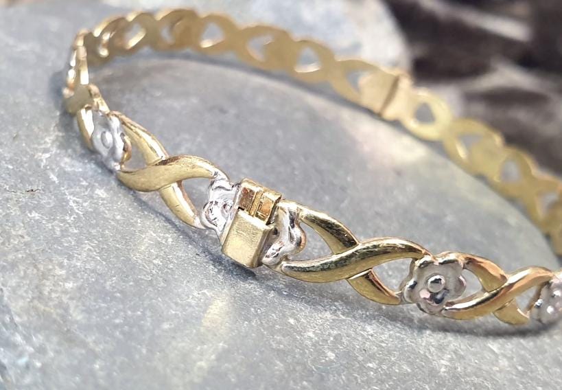 Vintage 9ct Rolled GOLD BANGLE with White Flowers - 6.9g