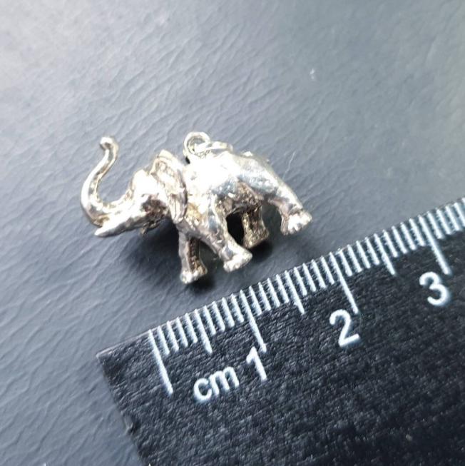 Vintage Silver ELEPHANT Charm or Pendant - 6.2g