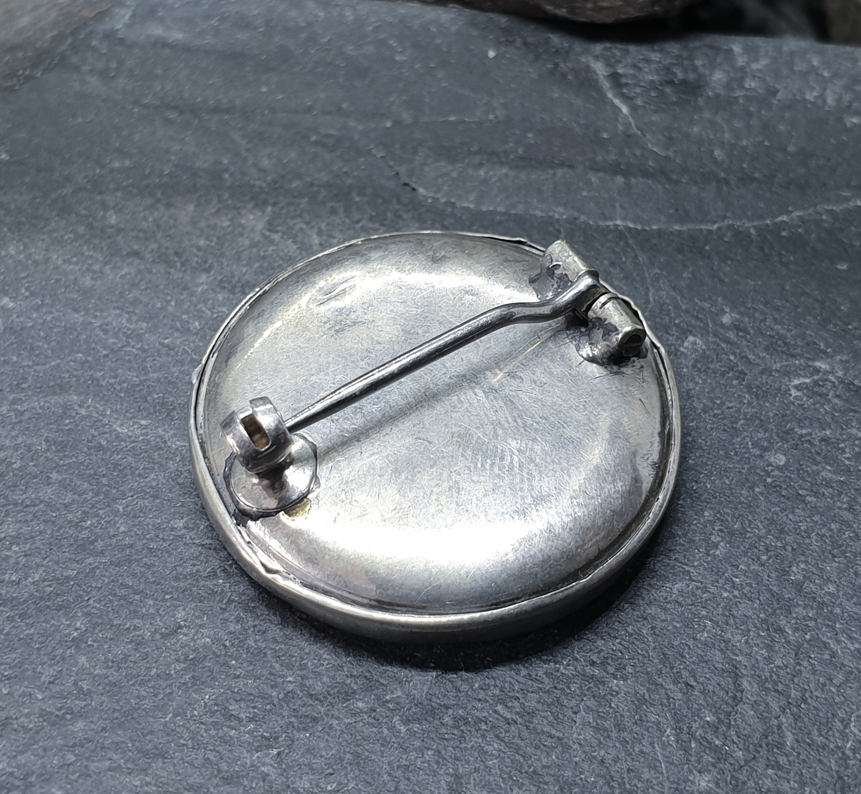 Sterling Silver Circular Brooch  - Round Button style - 8.5g
