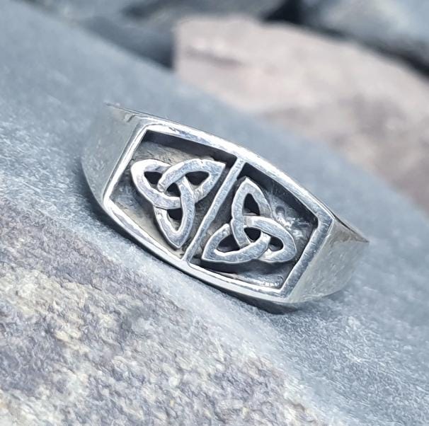 Vintage SILVER CELTIC KNOT Ring - Triquetra - Large Size uk W ( us 11) - 5.8g