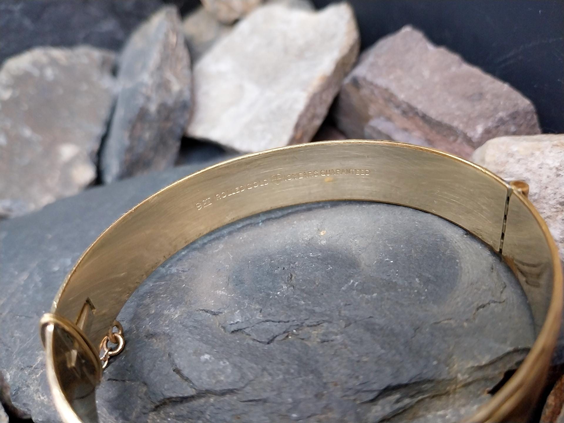 Vintage 9ct Rolled GOLD BANGLE Bracelet Wide with star pattern - 28.7g