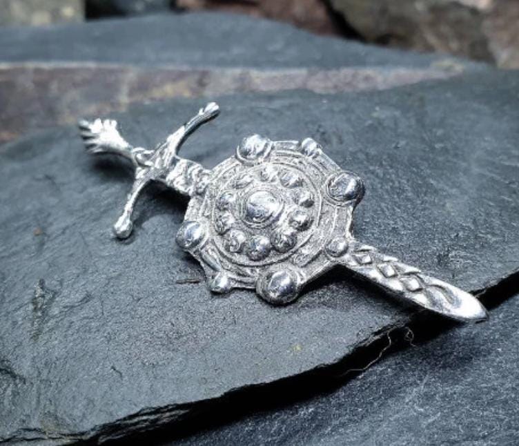 Vintage Silver KILT PIN Brooch - Sword with Shield - Sterling Silver - 7g