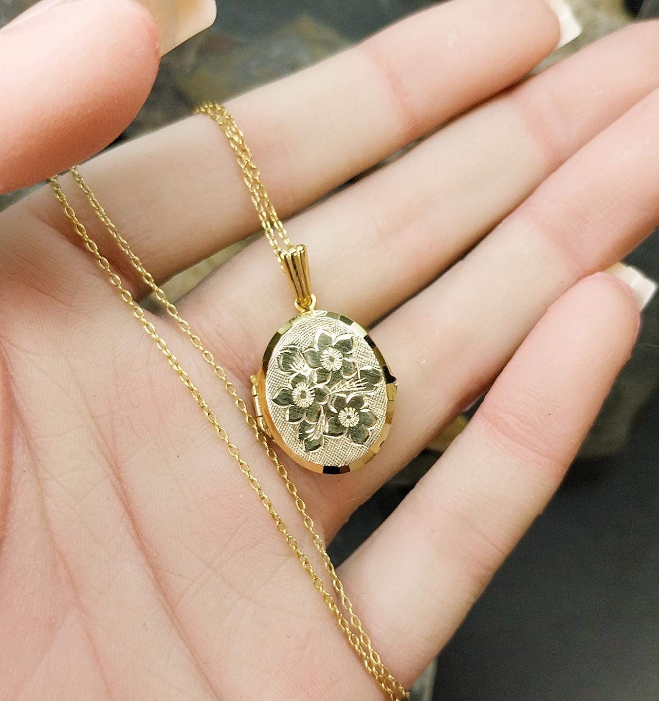 9ct Gold GEORG JENSEN Oval Locket - Three Flowers on 16" Chain - 4.8g