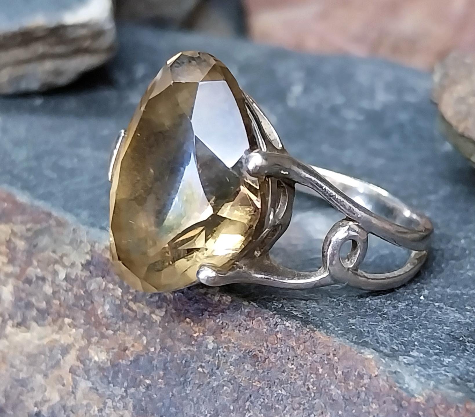 Vintage SILVER RING with Large Smoky Quartz - uk size P (us 7.5) - 5.8g