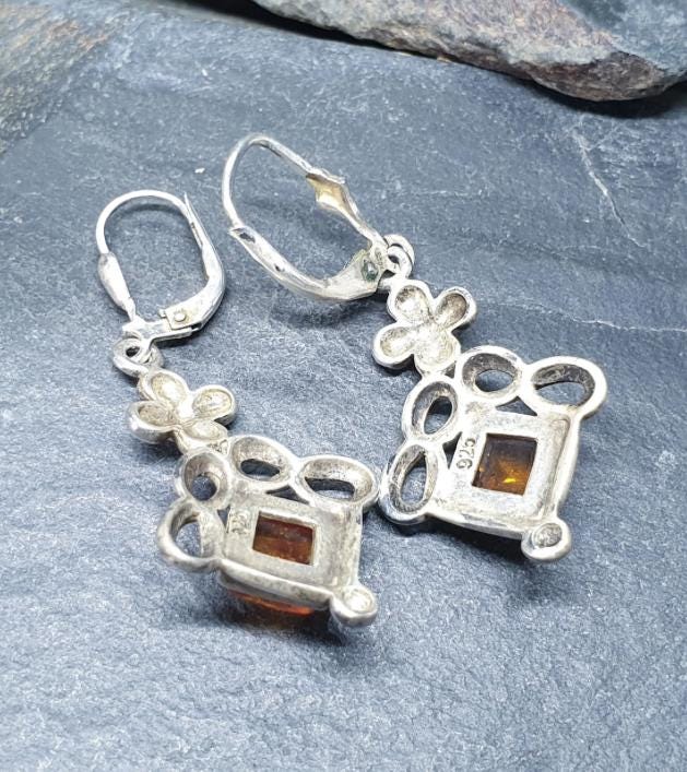 Sterling Silver Dangly Earrings - with Amber gemstone - 5g