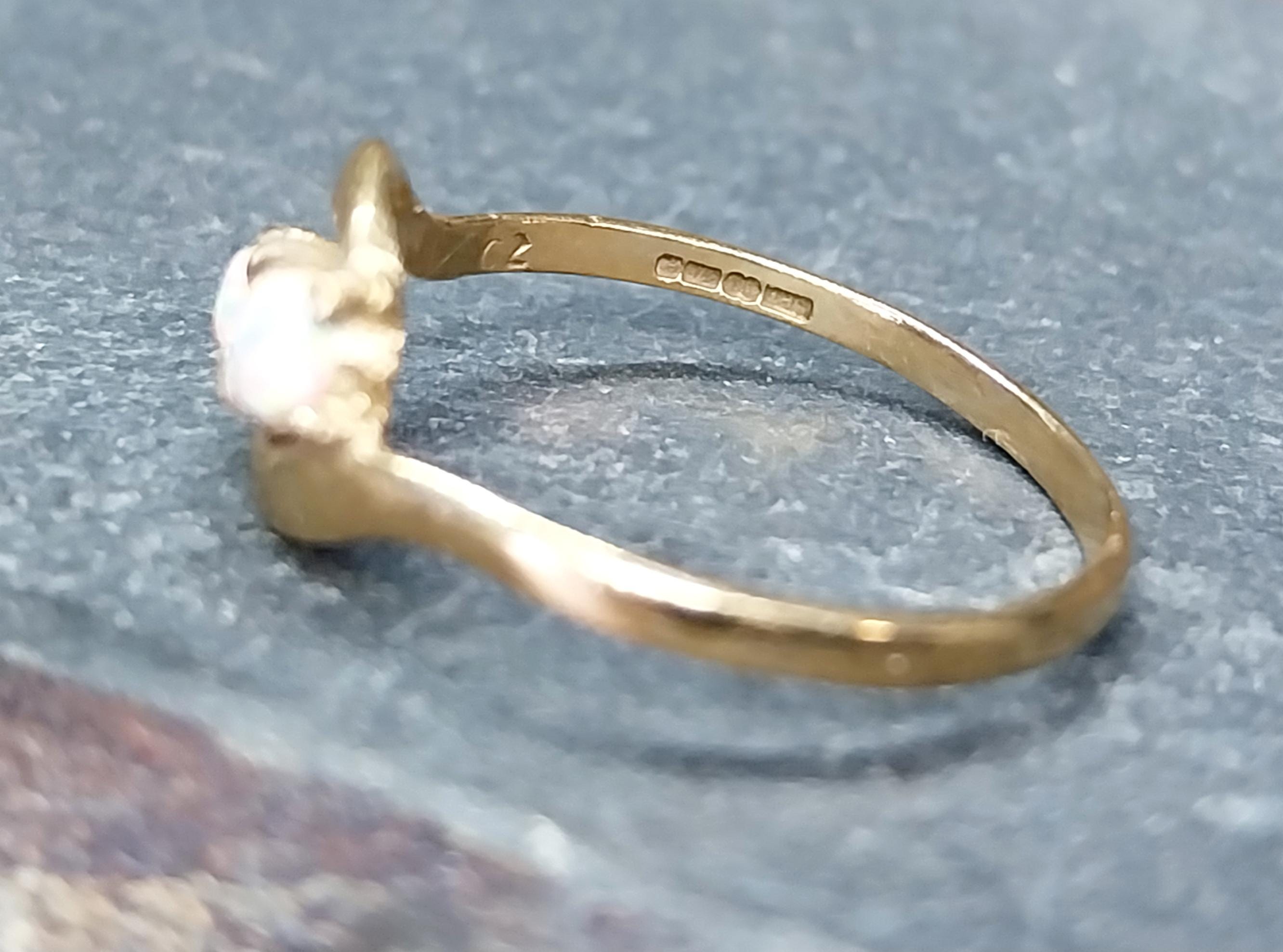 9ct GOLD Fire Opal & Sapphire Ring - Size uk L 1/2 (us 6) - Hallmarked - 1g