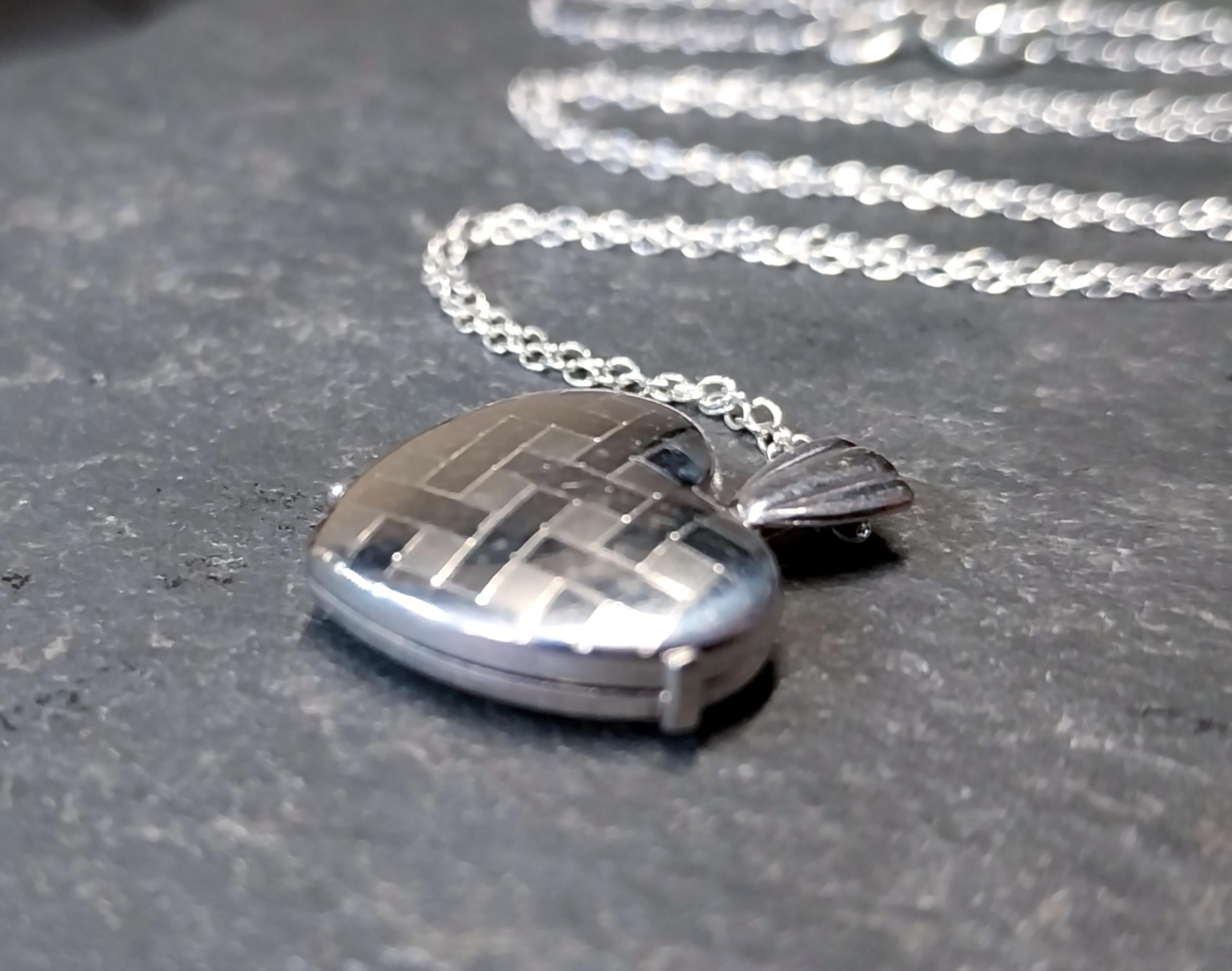 Sterling Silver Heart Locket - Small Criss Cross Pattern  on 18" Chain - 2.4g