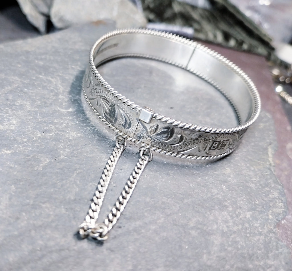 Vintage Sterling SILVER BANGLE Bracelet - c 1979 - 24.5g