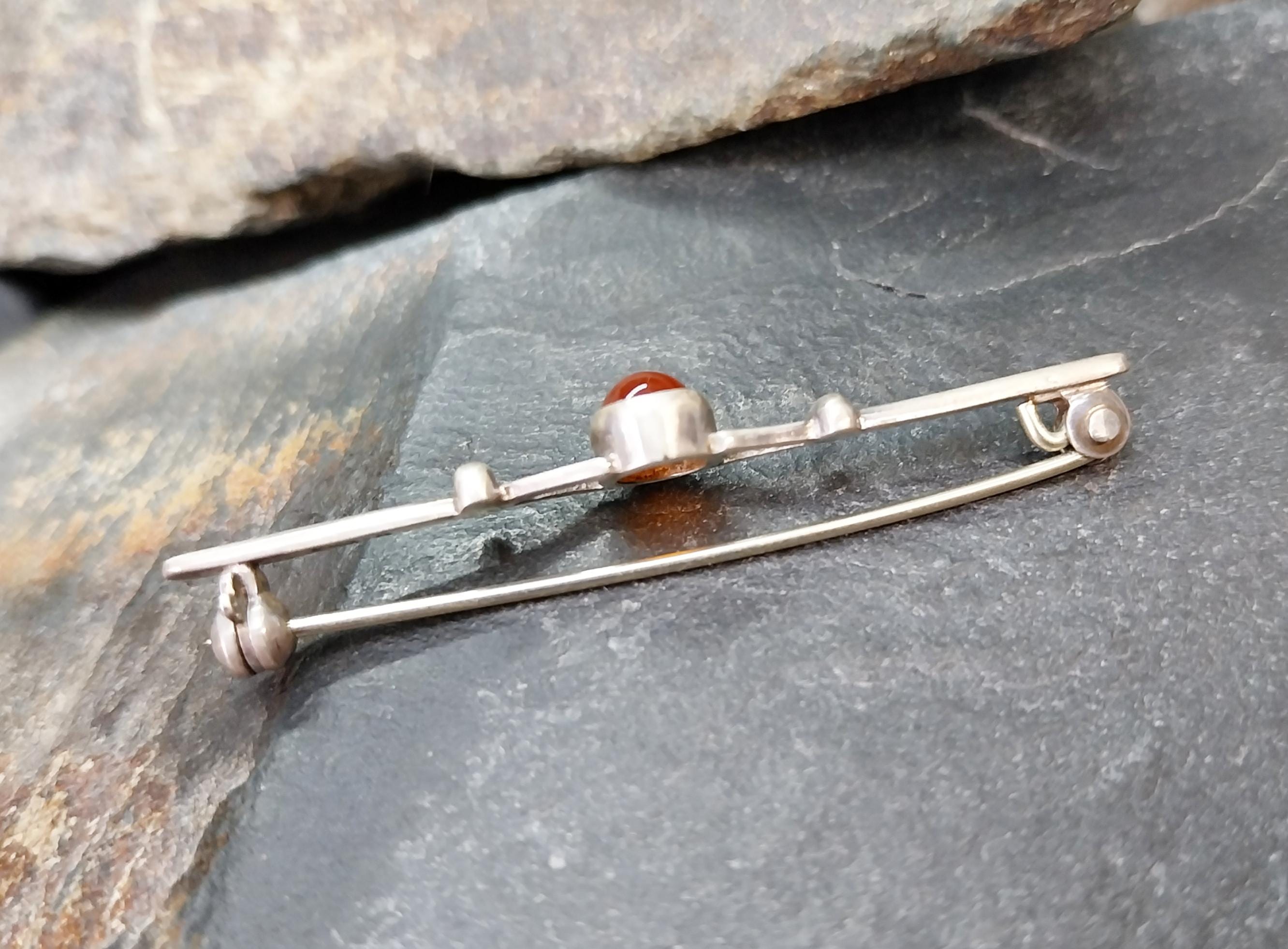 Vintage CARNELIAN Sterling SILVER Brooch - Sterling Silver - 3.2g