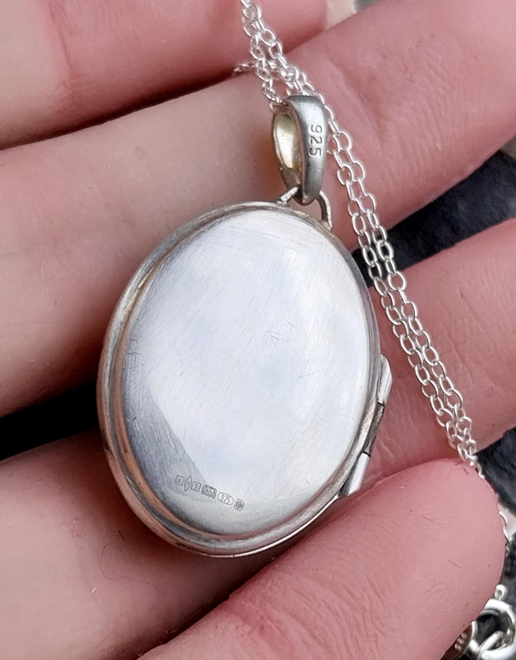 Vintage SILVER LOCKET - Oval with Four Flowers on 18" Chain - 4g