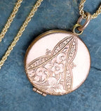VICTORIAN CIRCLE LOCKET - Antique Pinchbeck Gilt on 16" Chain - 13.8g