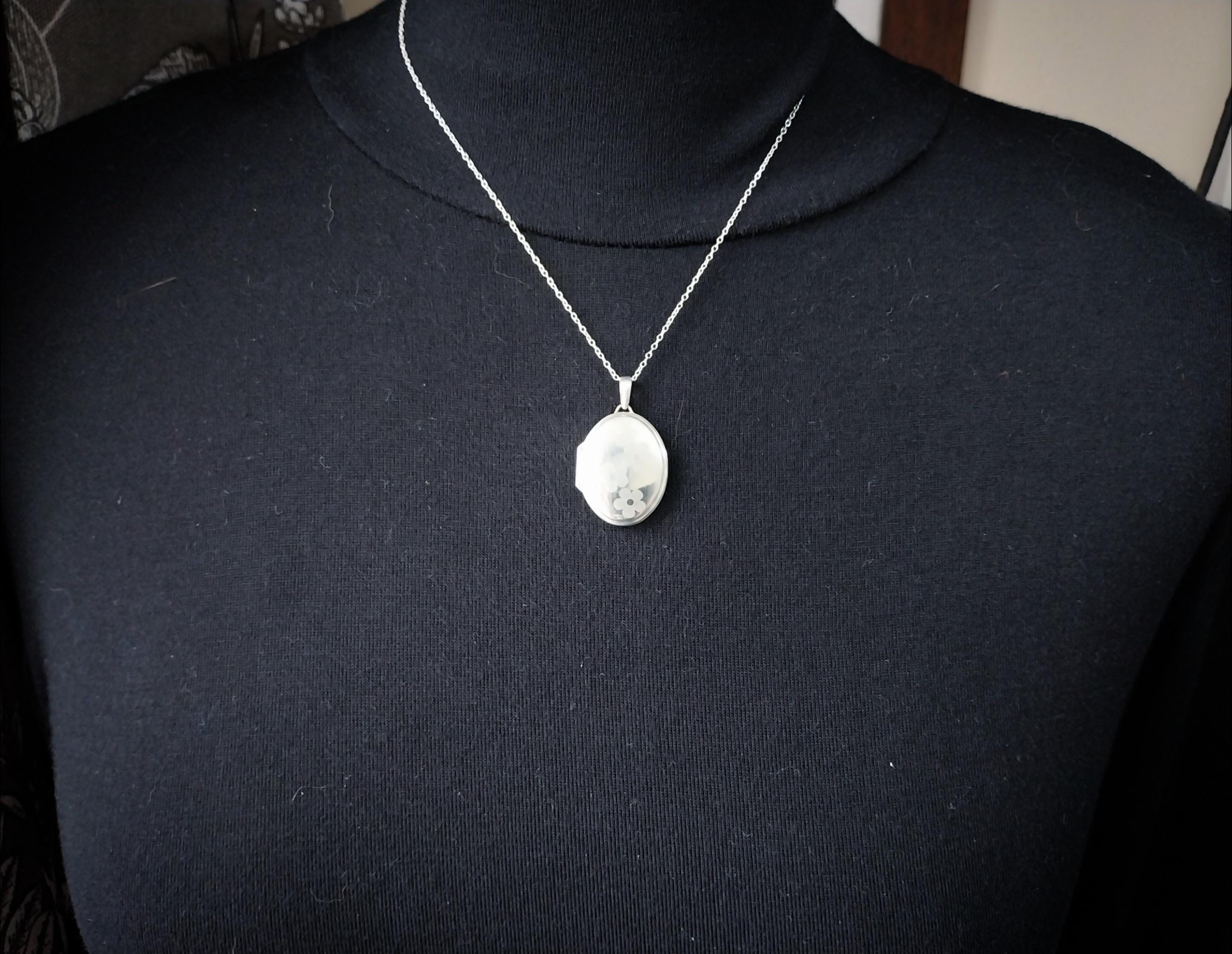 Vintage SILVER LOCKET - Oval with Four Flowers on 18" Chain - 4g
