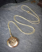 9ct GOLD Circle LOCKET - Chester c 1954 with 18" Chain - 2.5g