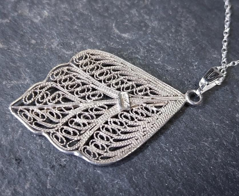 Vintage Sterling Silver Pendant Necklace Autumn Leaf on 18" Chain - 3g