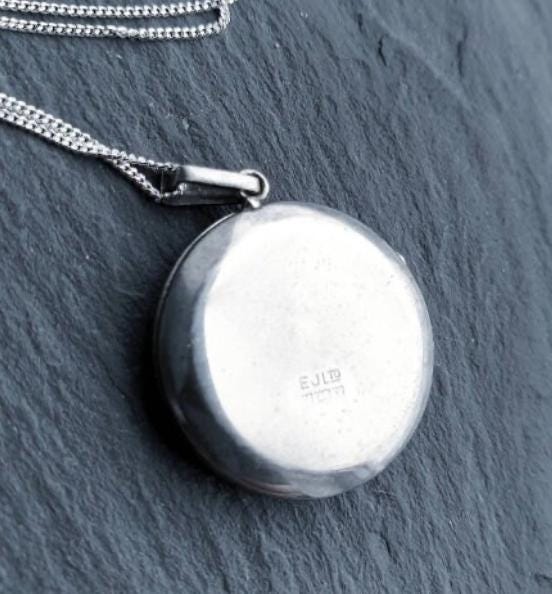 Vintage SILVER LOCKET Engraved Circular Design with 18" Chain - 5.2g