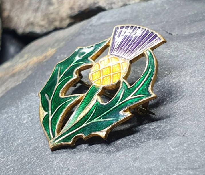 Vintage Enamel Brooch BROOCH - Scottish Thistle - 5.7g