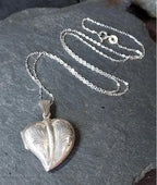 Sterling Silver HEART LEAF Locket Necklace on 18" chain - 6.3g