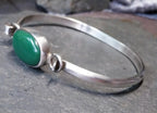 Vintage Sterling SILVER BANGLE Bracelet - with Green Agate Gemstone - 21.8g