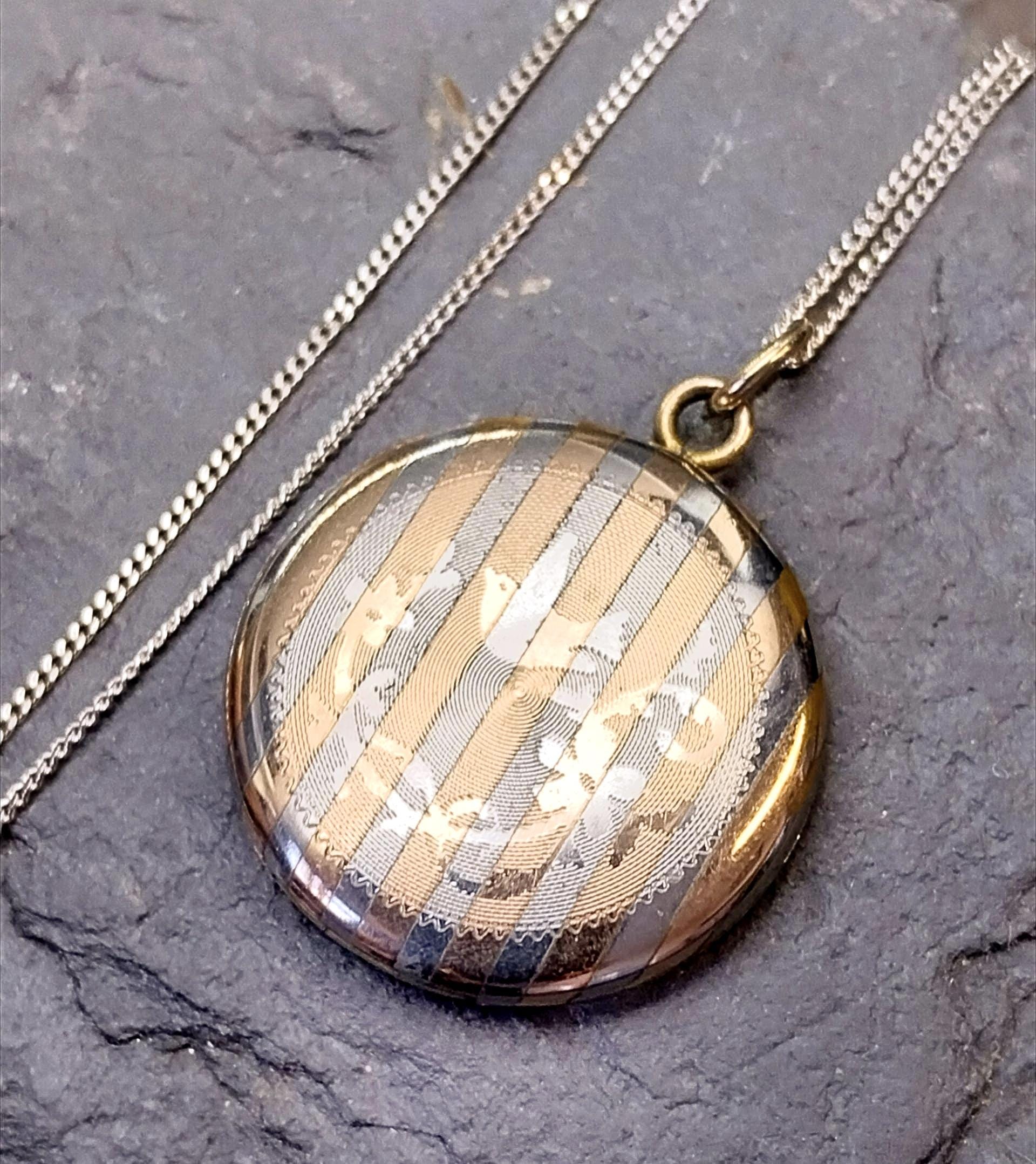 Pretty Silver LOCKET with Swallow and striped Pattern on 18" Chain - 9.5g