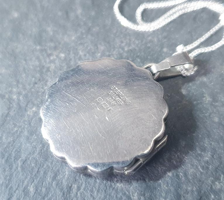 Vintage Silver Circular LOCKET Necklace with Crimped Edge on 18" Chain - 4.3g