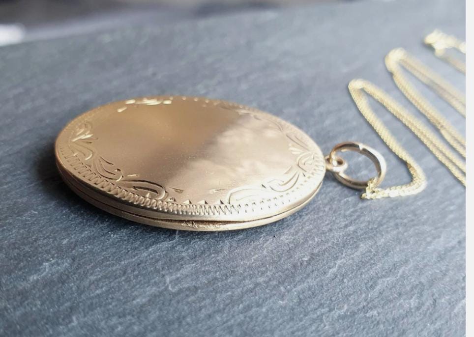 Large 9ct GOLD CELTIC SCROLL Locket Necklace on 20" Chain - 9.3g