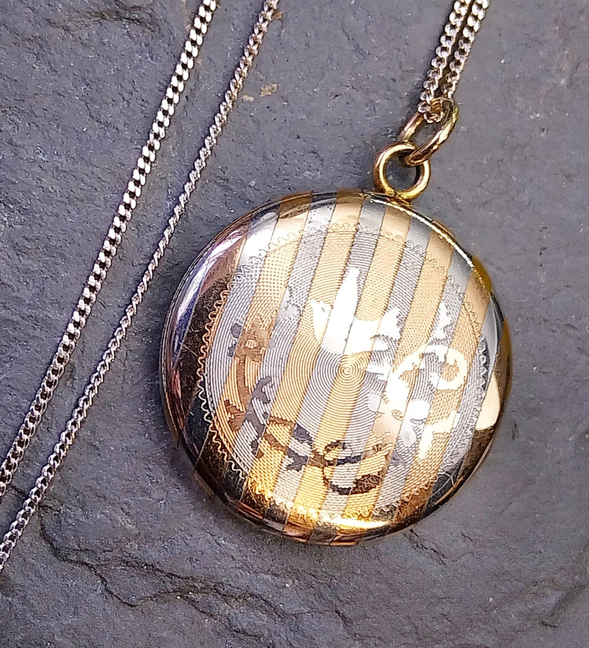 Pretty Silver LOCKET with Swallow and striped Pattern on 18" Chain - 9.5g