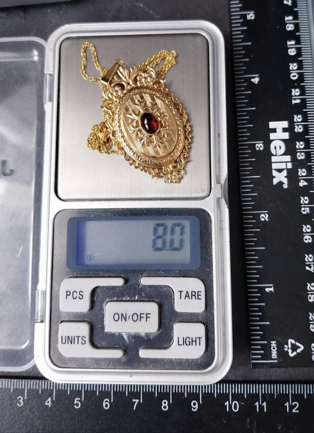 Vintage 9ct GOLD Ornate Locket Necklace on 20" Chain - 8g