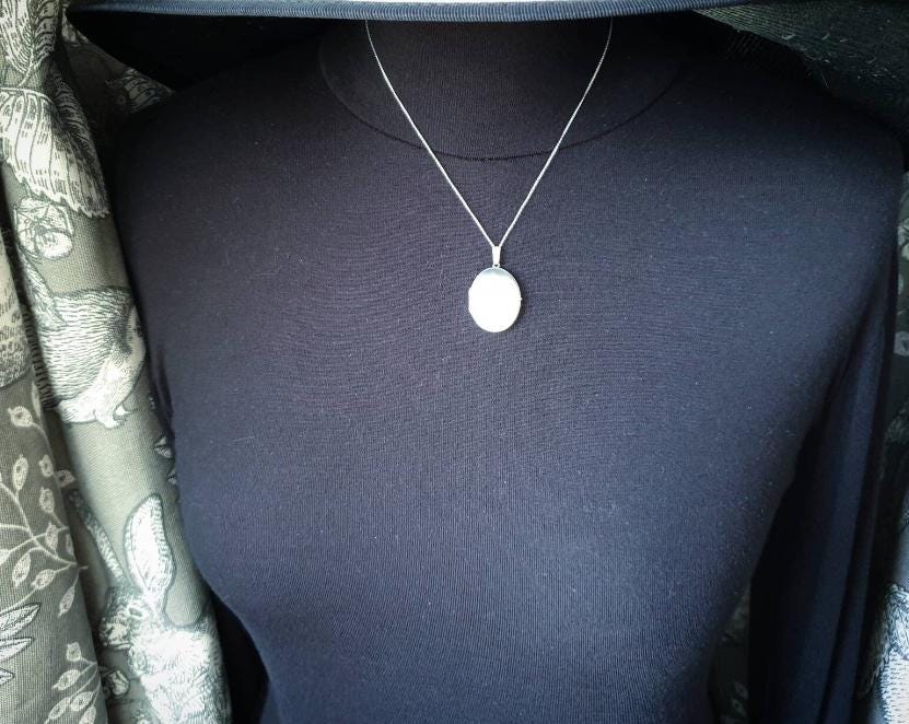 Vintage STERLING SILVER Oval LOCKET -Etched Flower with 18" Chain - 4.1g