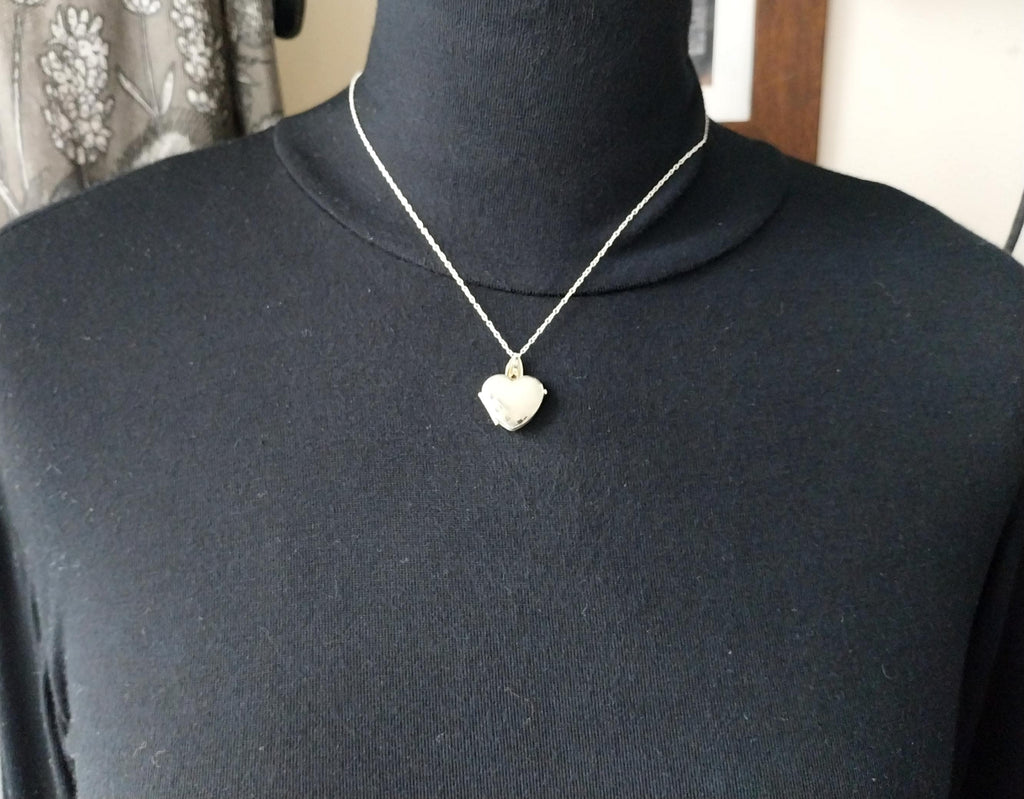 Sterling Silver Heart Locket - Small Criss Cross Pattern  on 18" Chain - 2.4g