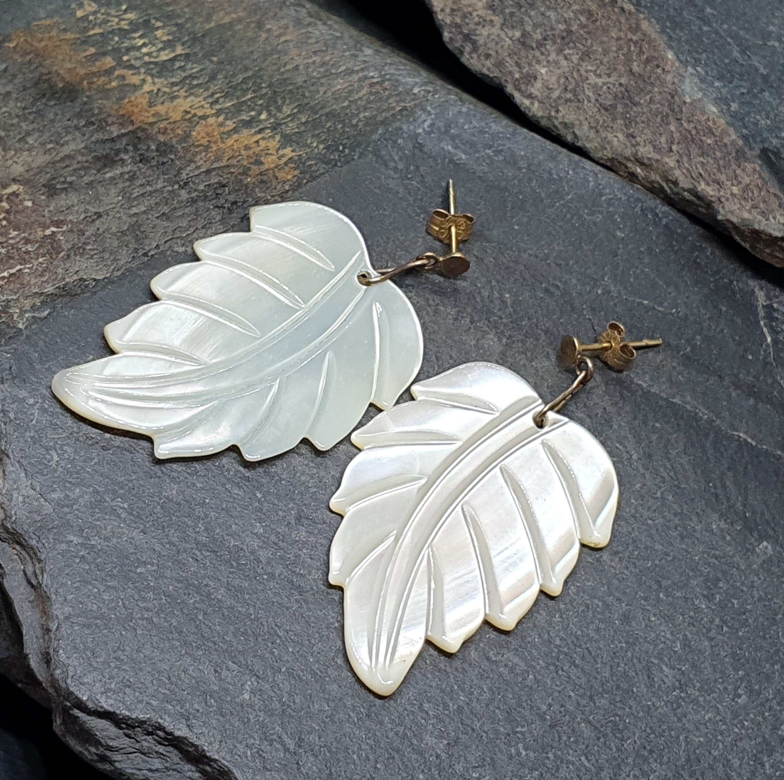 9ct Gold Mother of Pearl LEAF Drop EARRINGS - Vintage