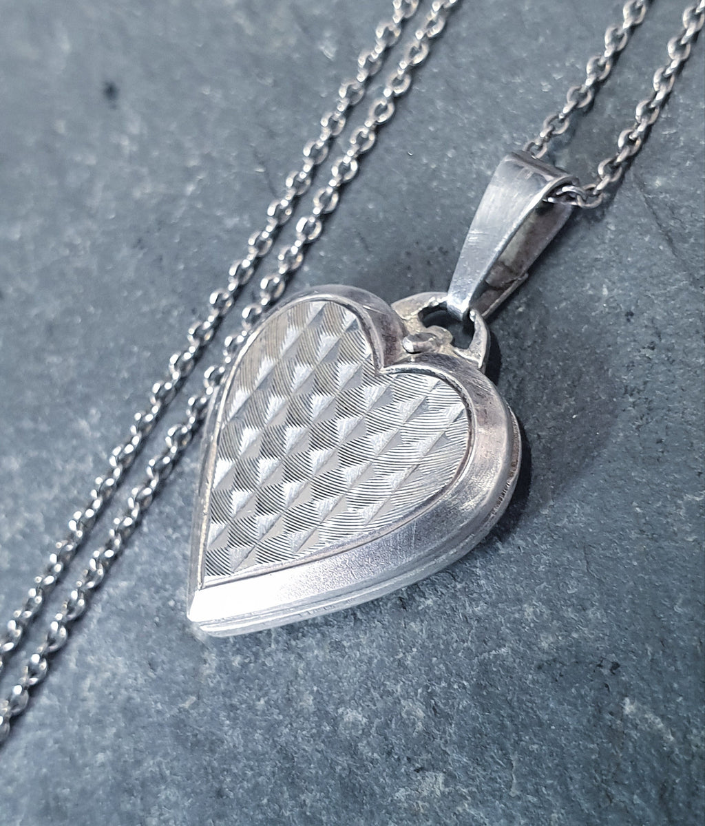Vtg Sterling Silver Heart Locket -  Geometric Design on 19" Chain - 6.2g