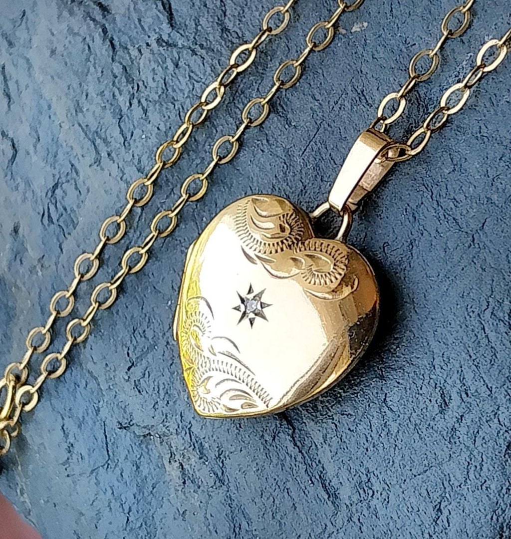 9ct Gold HEART LOCKET Necklace, with diamond on 16" Chain - 2.6g