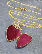 Antique 9ct Gold Heart Locket with clear diamond stone on 20" Chain  - 5g